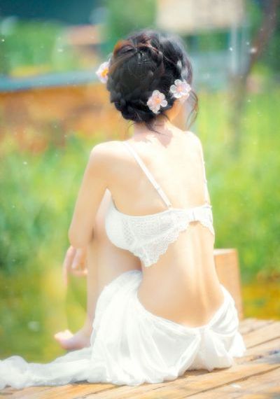 撕开她的内裤慢慢摸她的胸视频_日韩在线播放专区